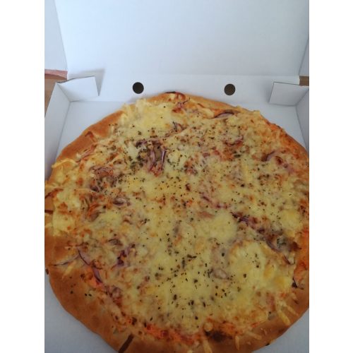   21. Carmela (Pikáns tejfölös alap, füstölt sajt, csirkemell, hagyma)