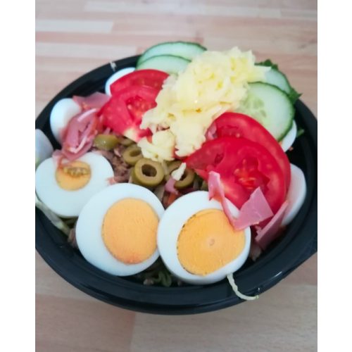   2. Don Vito salátája (Kevert saláta, paradicsom, uborka, főtt tojás, füstölt tarja, tonhal, mozzarella, olíva, joghurtos öntet)